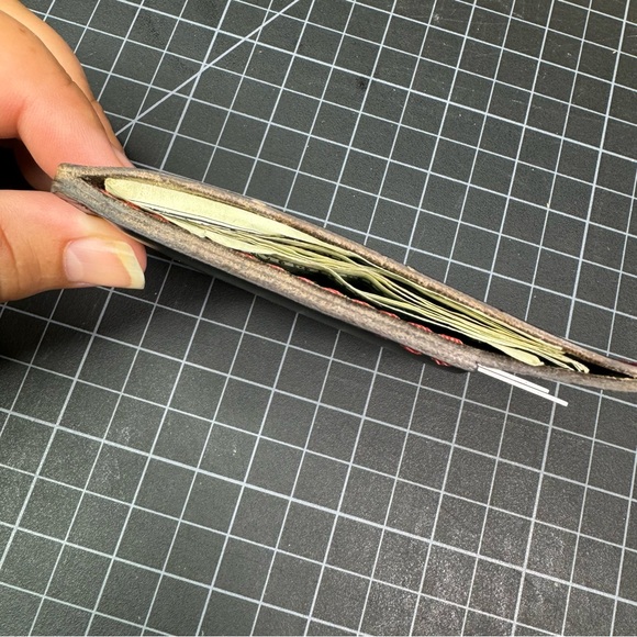 Ultra slim wallet minimalist leather card holder -black with red stitch - Picture 7 of 8